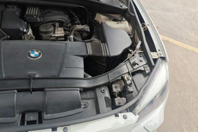 Used BMW X1 2012 sDrive18i Luxury Edition Engine Bay Left