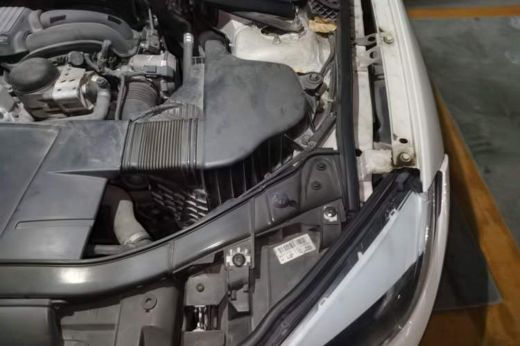 Used BMW X1 2012 sDrive18i Fashion Model Engine Bay Left