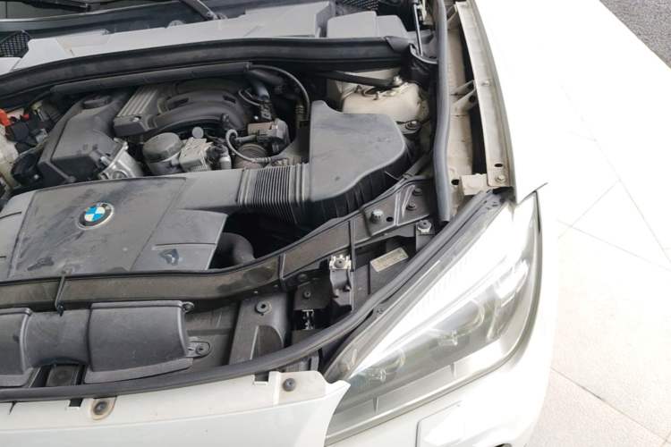 Used BMW X1 2012 sDrive18i Luxury Edition Engine Bay Left