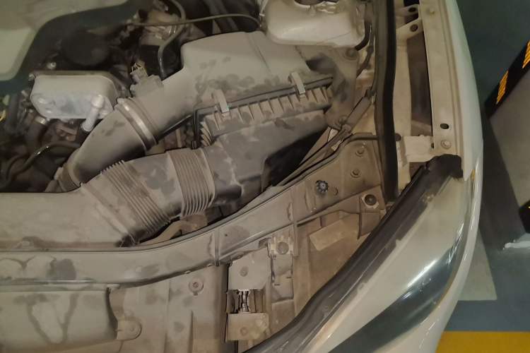Used BMW X1 2012 xDrive20i Engine Bay Left