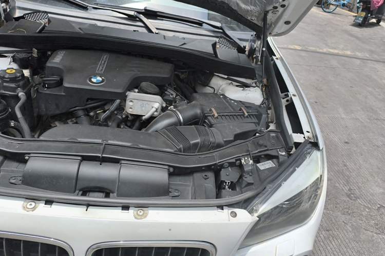 Used BMW X1 2012 xDrive20i Engine Bay Left