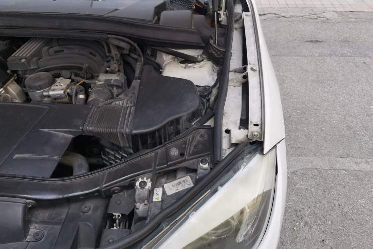 Used BMW X1 2012 sDrive18i Luxury Edition Engine Bay Left