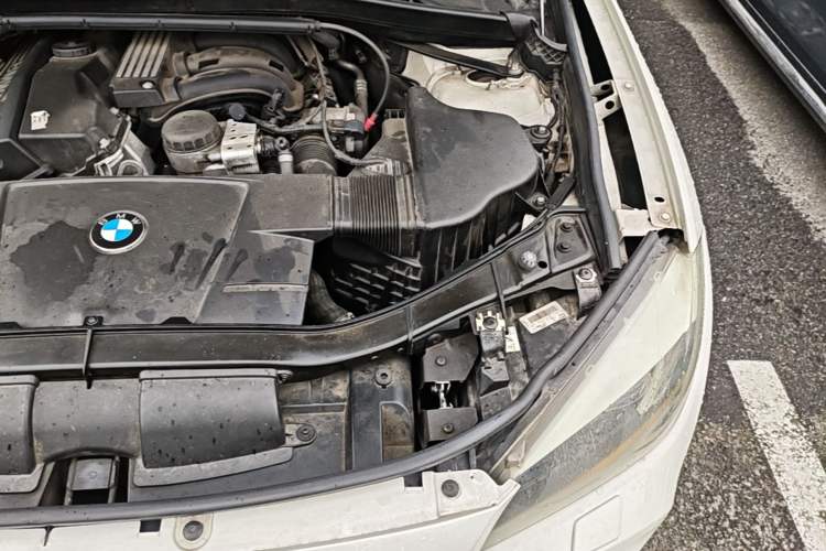 Used BMW X1 2012 sDrive18i Luxury Edition Engine Bay Left