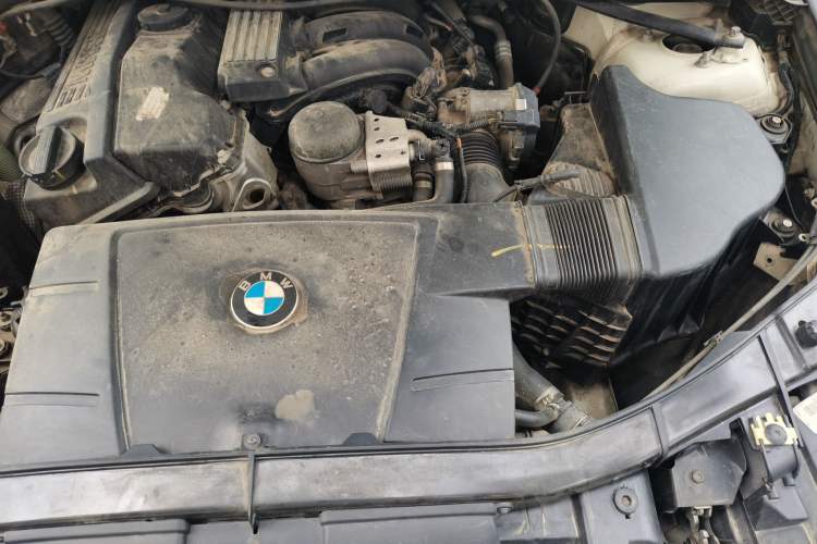 Used BMW X1 2012 sDrive18i Luxury Model Engine Bay Left