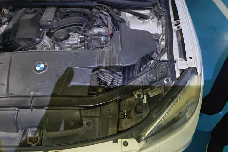 Used BMW X1 2012 sDrive18i Luxury Edition Engine Bay Left