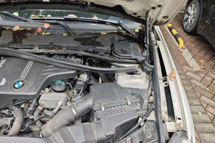 Used BMW X1 2012 xDrive20i Engine Bay Left