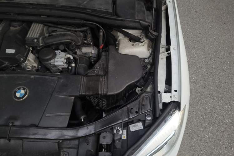 Used BMW X1 2012 sDrive18i Luxury Edition Engine Bay Left