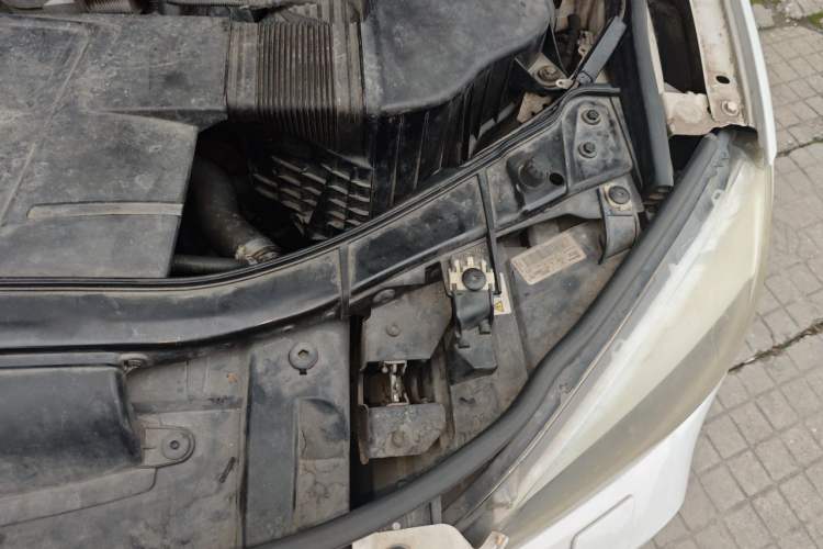 Used BMW X1 2012 sDrive18i Luxury Model Engine Bay Left