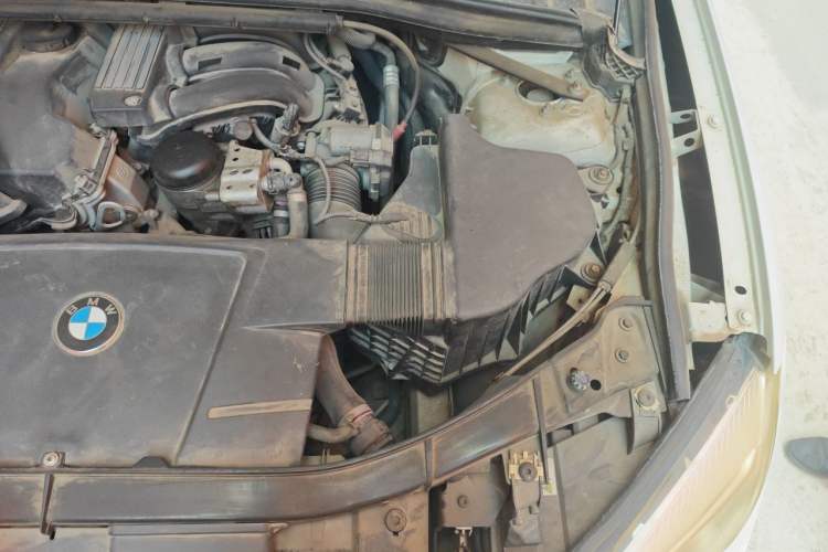 Used BMW X1 2012 sDrive18i Luxury Edition Engine Bay Left