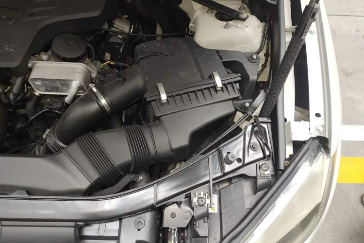 Used BMW X1 2012 xDrive28i Engine Bay Left