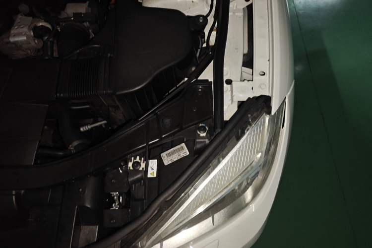 Used BMW X1 2012 sDrive18i Luxury Model Engine Bay Left