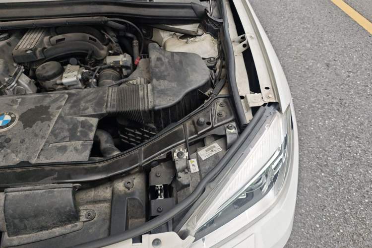 Used BMW X1 2012 sDrive18i Luxury Edition Engine Bay Left