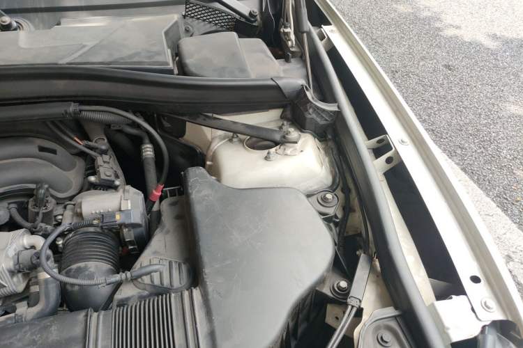 Used BMW X1 2012 sDrive18i Luxury Edition Engine Bay Left
