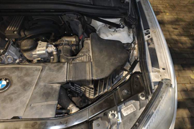 Used BMW X1 2012 sDrive18i Luxury Edition Engine Bay Left