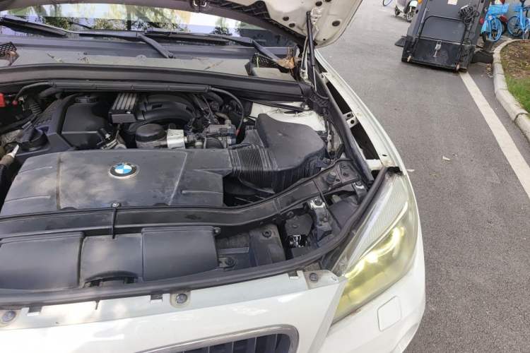 Used BMW X1 2012 sDrive18i Luxury Edition Engine Bay Left
