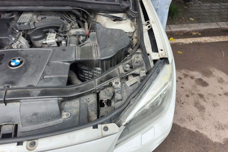 Used BMW X1 2012 sDrive18i Luxury Edition Engine Bay Left