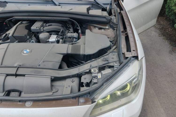 Used BMW X1 2012 sDrive18i Luxury Edition Engine Bay Left