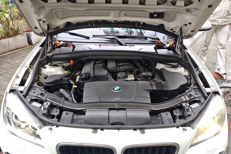 Used BMW X1 2012 sDrive18i Luxury Edition Engine Bay