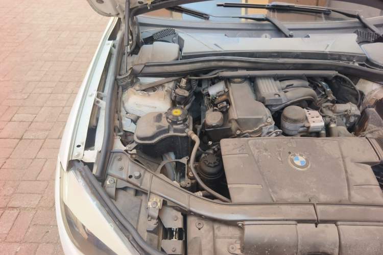 Used BMW X1 2012 sDrive18i Fashion Model Engine Bay Right