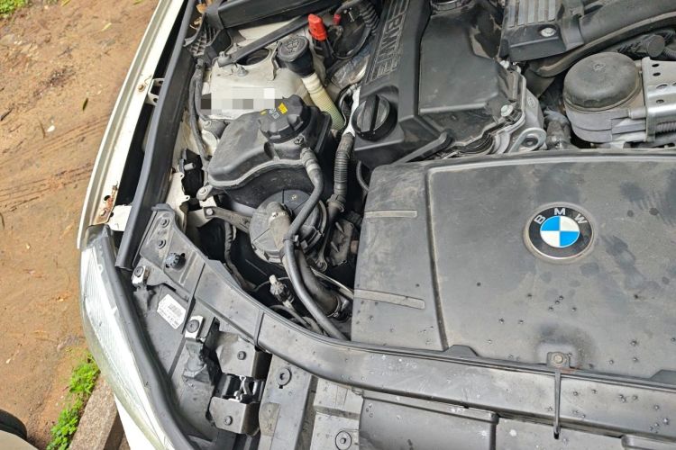 Used BMW X1 2012 sDrive18i Luxury Edition Engine Bay Right