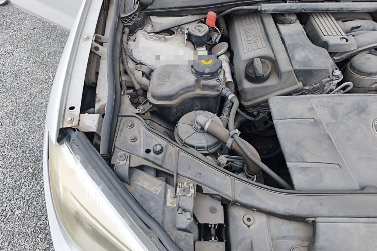 Used BMW X1 2012 sDrive18i Luxury Edition Engine Bay Right