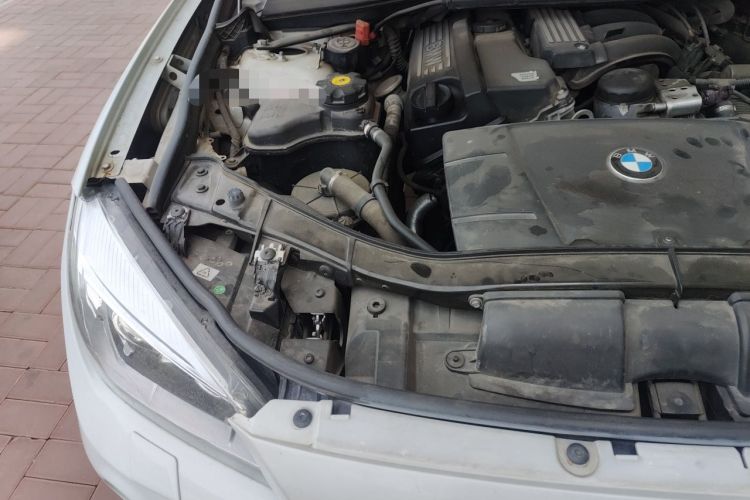 Used BMW X1 2012 sDrive18i Luxury Edition Engine Bay Right
