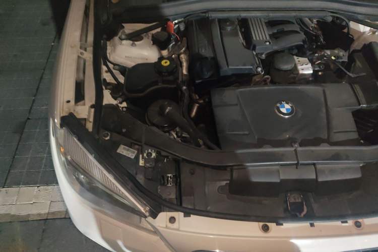 Used BMW X1 2012 sDrive18i Luxury Edition Engine Bay Right