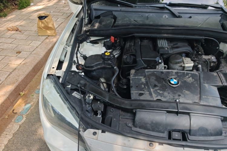 Used BMW X1 2012 sDrive18i Fashion Model Engine Bay Right