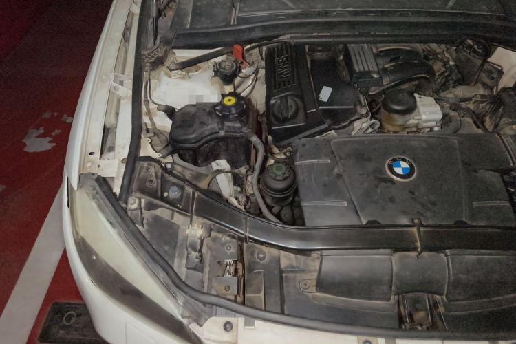 Used BMW X1 2012 sDrive18i Luxury Model Engine Bay Right