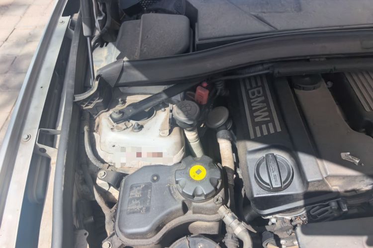 Used BMW X1 2012 sDrive18i Luxury Edition Engine Bay Right