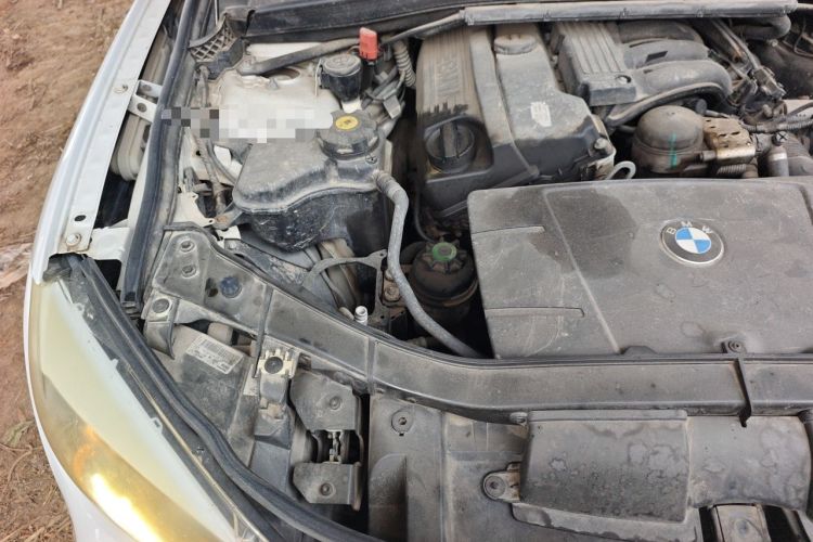 Used BMW X1 2012 sDrive18i Luxury Edition Engine Bay Right