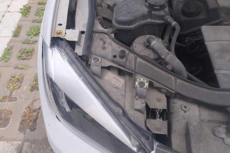 Used BMW X1 2012 sDrive18i Fashion Model Engine Bay Right