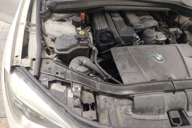 Used BMW X1 2012 sDrive18i Luxury Edition Engine Bay Right