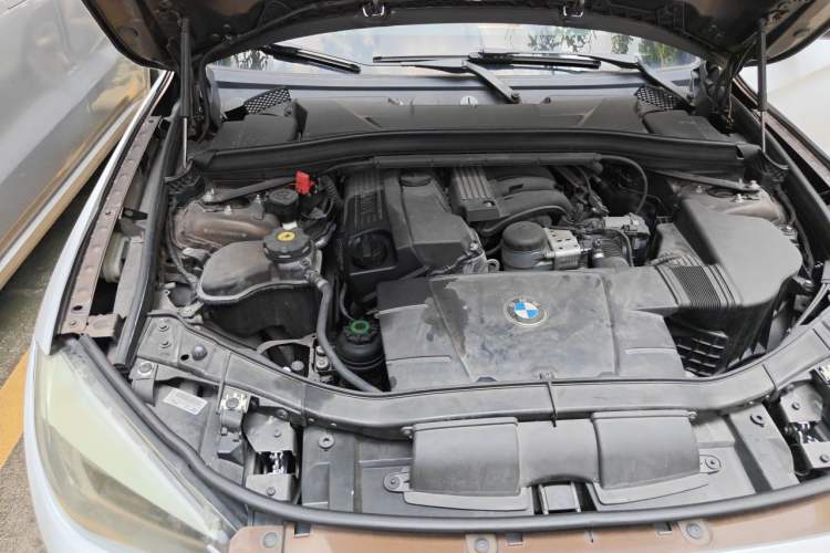 Used BMW X1 2012 sDrive18i Fashion Model Engine Bay Right