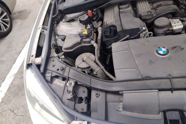 Used BMW X1 2012 sDrive18i Luxury Edition Engine Bay Right