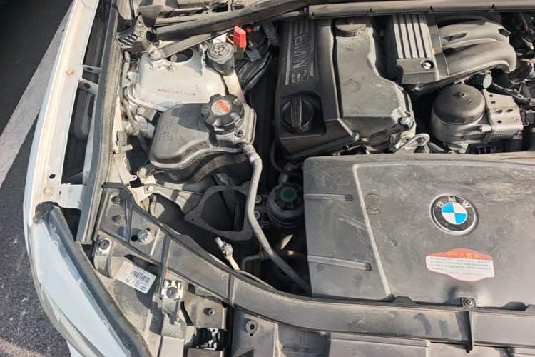 Used BMW X1 2012 sDrive18i Luxury Edition Engine Bay Right