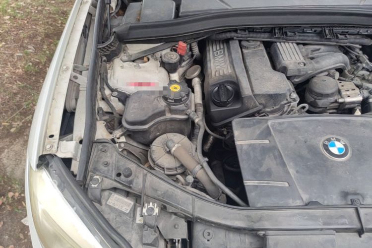 Used BMW X1 2012 sDrive18i Luxury Edition Engine Bay Right