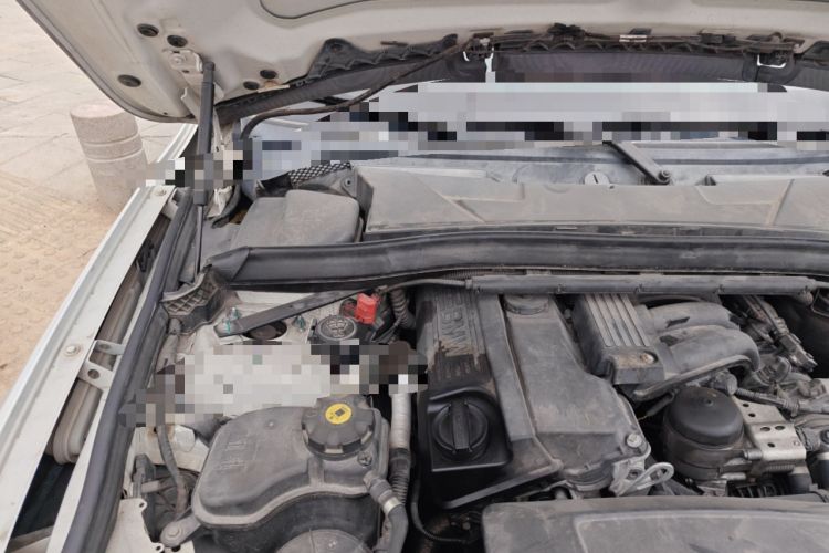 Used BMW X1 2012 sDrive18i Luxury Edition Engine Bay Right