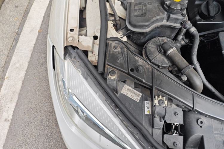 Used BMW X1 2012 sDrive18i Luxury Edition Engine Bay Right