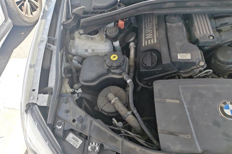 Used BMW X1 2012 sDrive18i Luxury Edition Engine Bay Right