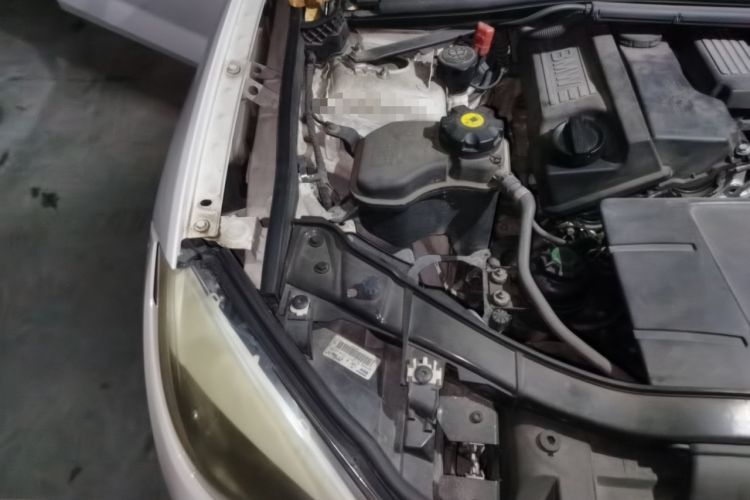 Used BMW X1 2012 sDrive18i Fashion Model Engine Bay Right