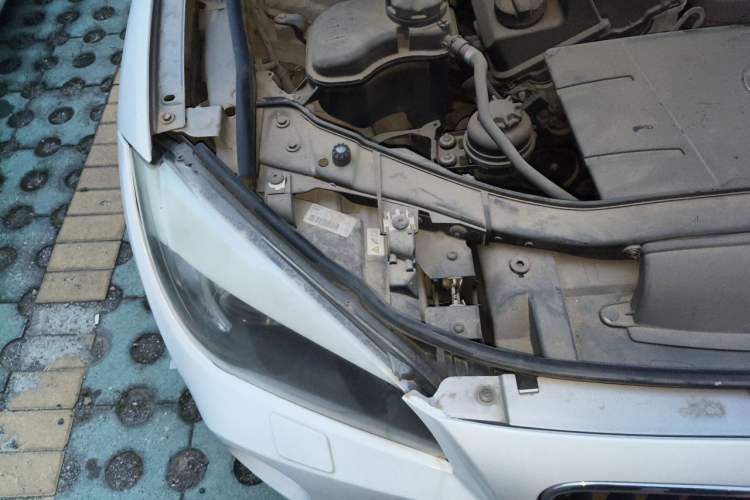 Used BMW X1 2012 sDrive18i Luxury Edition Engine Bay Right