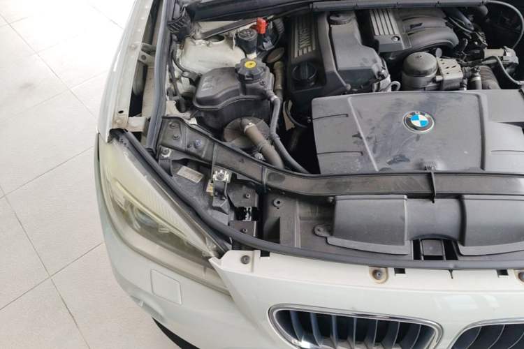 Used BMW X1 2012 sDrive18i Luxury Edition Engine Bay Right