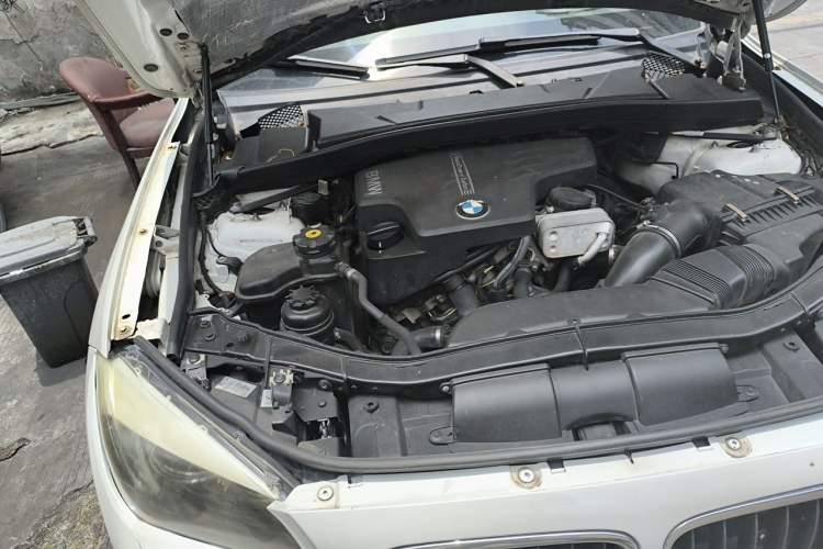 Used BMW X1 2012 xDrive20i Engine Bay Right