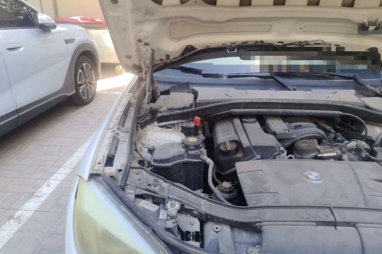 Used BMW X1 2012 sDrive18i Luxury Edition Engine Bay Right