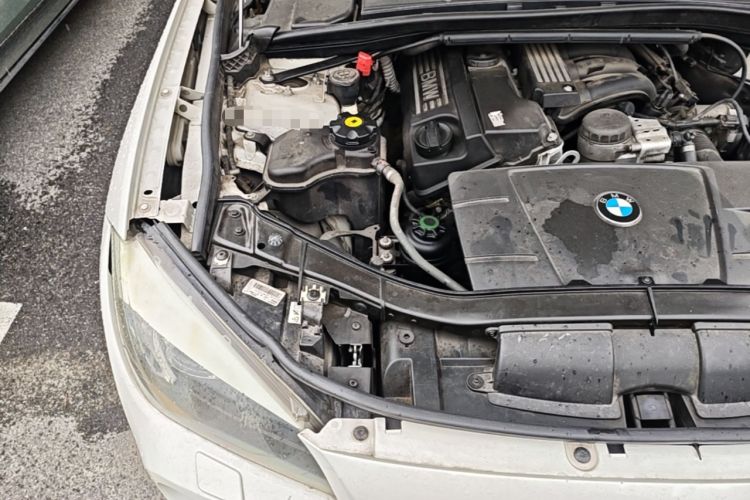 Used BMW X1 2012 sDrive18i Luxury Edition Engine Bay Right