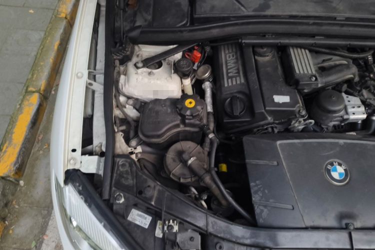 Used BMW X1 2012 sDrive18i Luxury Edition Engine Bay Right