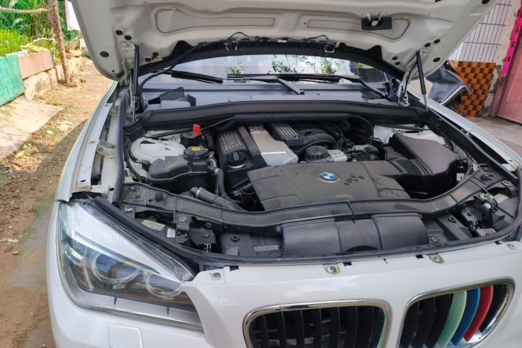 Used BMW X1 2012 sDrive18i Luxury Edition Engine Bay Right