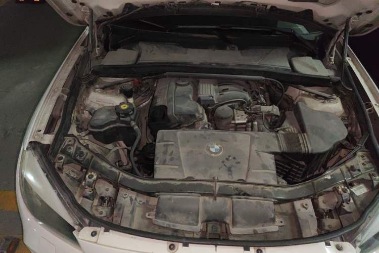 Used BMW X1 2012 sDrive18i Luxury Edition Engine Bay Right