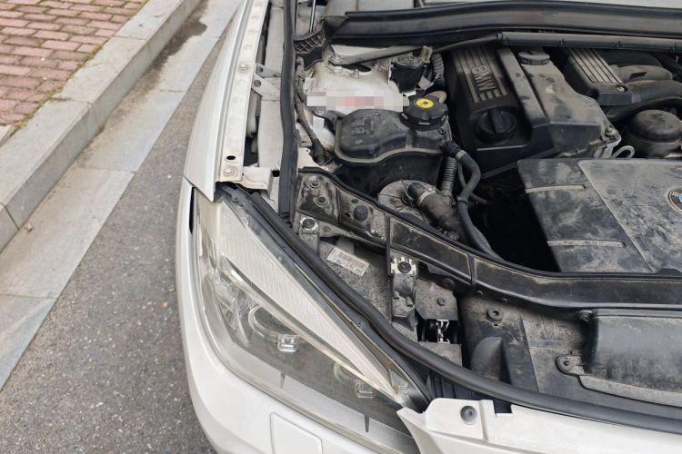 Used BMW X1 2012 sDrive18i Luxury Edition Engine Bay Right